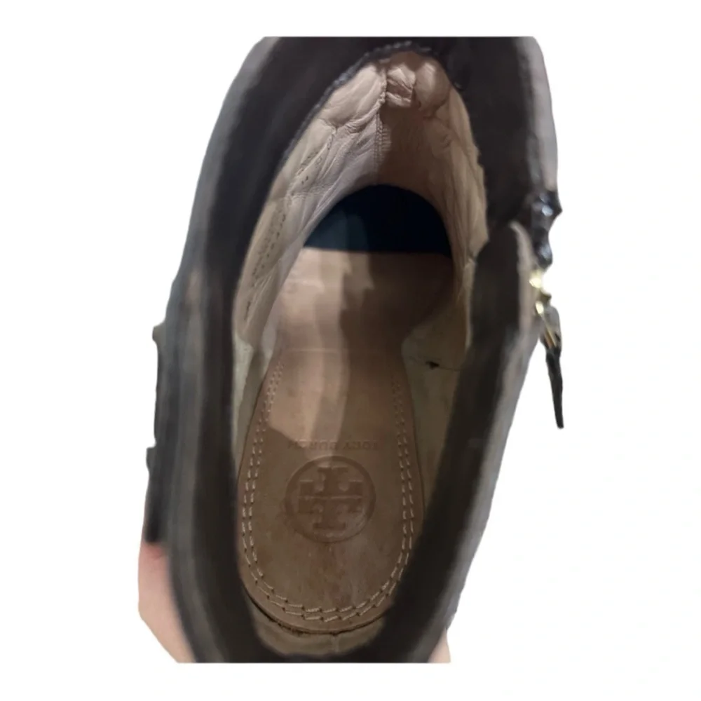 Tory Burch Leila Black Quilted Leather Wedge Ankle Booties Gold Logo Zip Size 8M